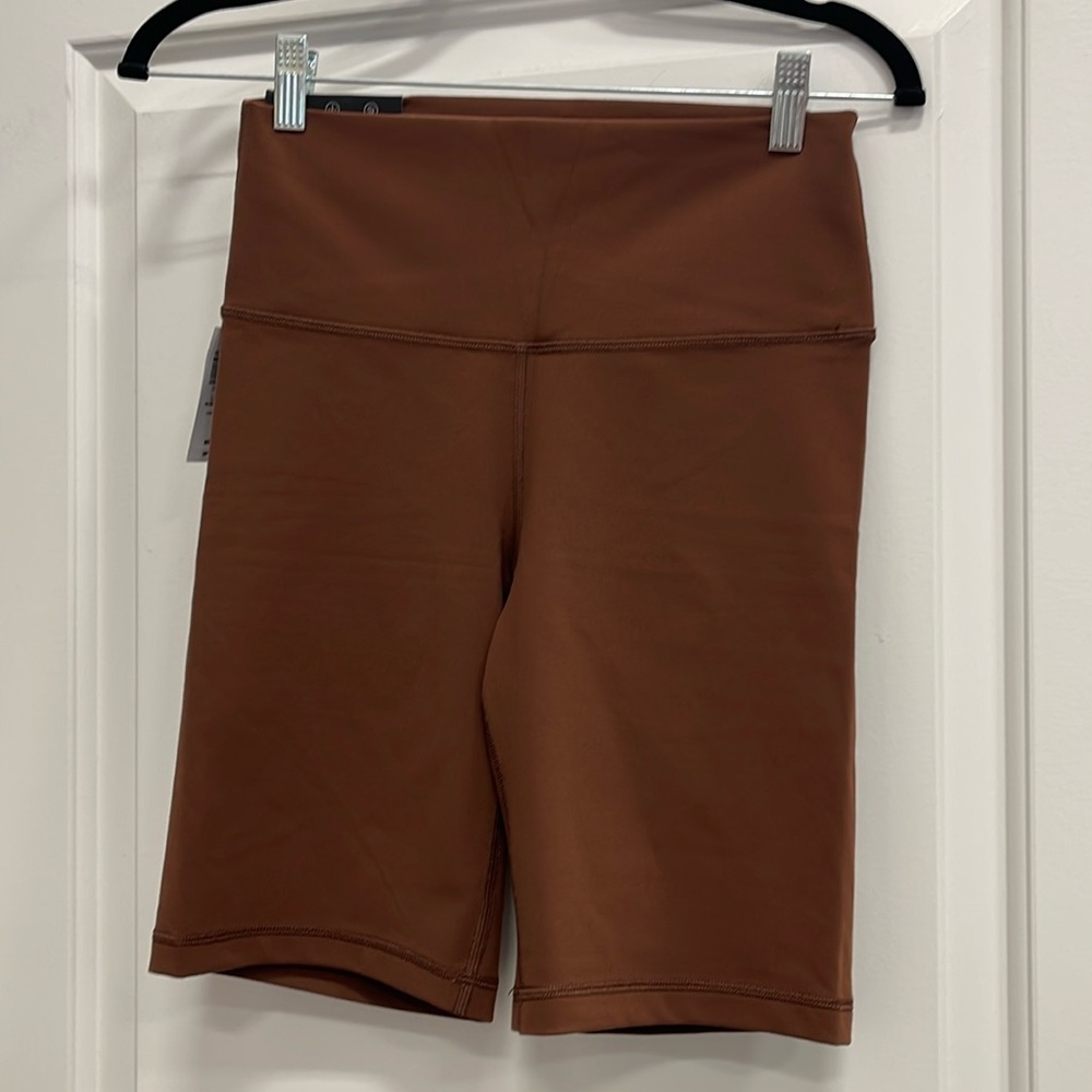 TnaLIFE Atmosphere short, 9 inch inseam, size Medium, never worn
